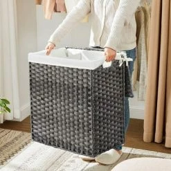 SONGMICS Panier à Linge Tissé à La Main, 110L Corbeille à Linge Artisanale, En Rotin Synthétique, 2 Compartiments, Avec Couvercle Et Poignées, Pliable, Doublure Amovible, Gris LCB52WG -SONGMICS Soldes 53437675 3